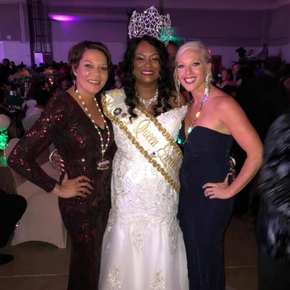 Red and Black Beautiful long Formal - Picture 6 of 7